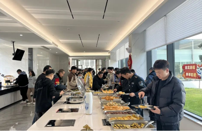 温暖迎春  共庆新年｜拉斯维加斯9888光电后勤包管在行动